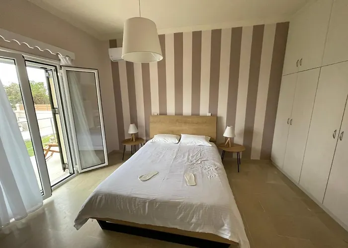 Tsanta House *